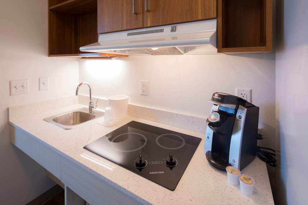 Uptown Suites Extended Stay Austin Tx - Round Rock Room photo